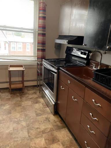 Main picture of 835 West Marshall Street - 6