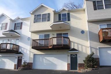 Main picture of 876 Camelot Ln