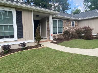 Main picture of 654 Tara Ln