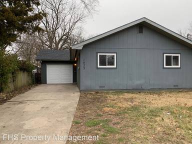 Main picture of 1023 N Warren Ave