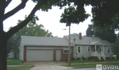 Main picture of 842 Garfield Ave NW
