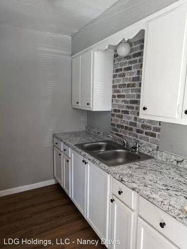Main picture of 100 Reynolds St