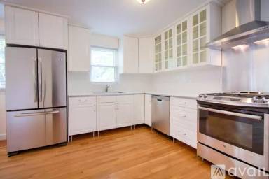 Main picture of 100 Lynnmoor Dr