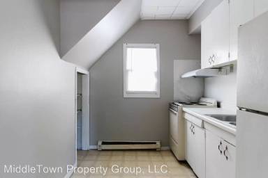 Main picture of 1701 1/2 W Adams St