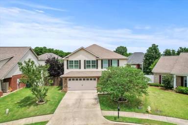 Main picture of 2504 Millwood Cir SE