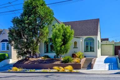Main picture of 4506 E 4th St