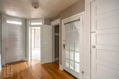 Main picture of 207 W Hubbard Ave