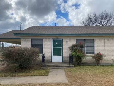 Main picture of 102 E Concrete St
