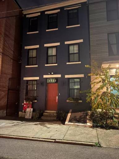 Main picture of 1622 Pleasant St