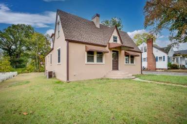 Main picture of 2249 Bruce St