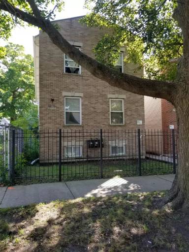 Main picture of 7919 S Burnham Ave