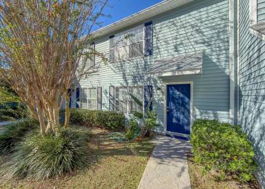 Main picture of 696 Timberwood Cir E