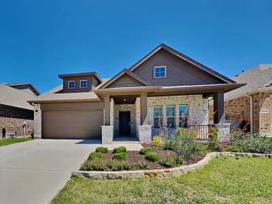 Main picture of 2440 Coyote Way