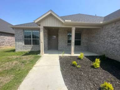 Main picture of 740 Skylar St
