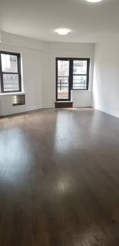 Main picture of 350 E 57th St