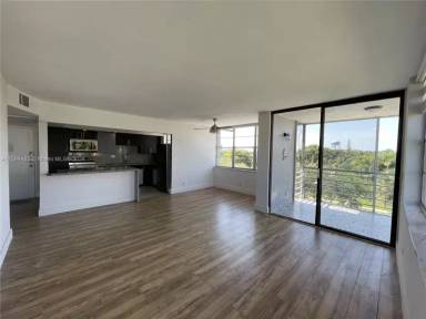 Main picture of Watergate Condo