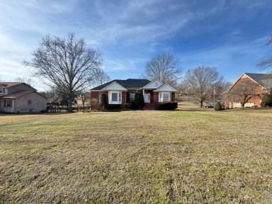 Main picture of 307 Oak Meadow Ln