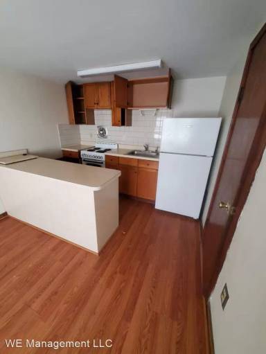 Main picture of 125 E 7th St