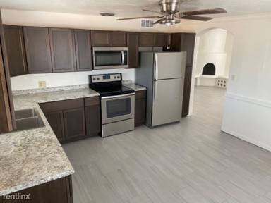 Main picture of 906 E Roger Rd