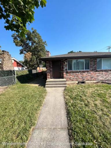 Main picture of 557 E Broad Ave