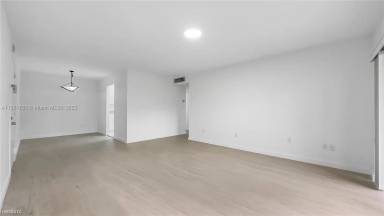 Main picture of 7975 SW 86th St