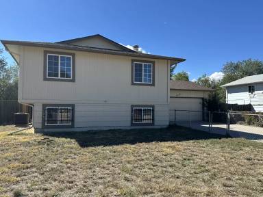 Main picture of 3136 Moonbeam Cir S