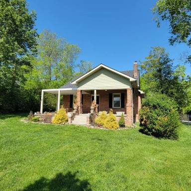 Main picture of 250 E Main St