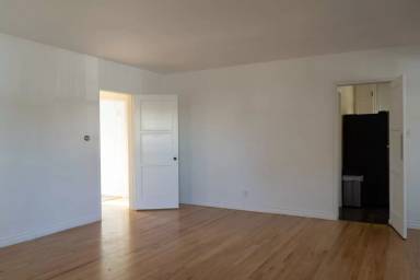 Main picture of 2431 Walgrove Ave