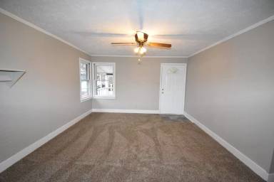 Main picture of 141 W Rossview Rd