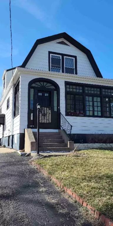 Main picture of 5915 Saranac Ave