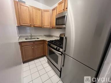 Main picture of E 33rd St