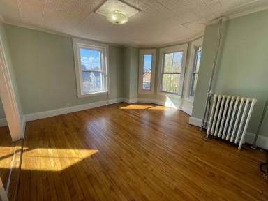 Main picture of 142 College St