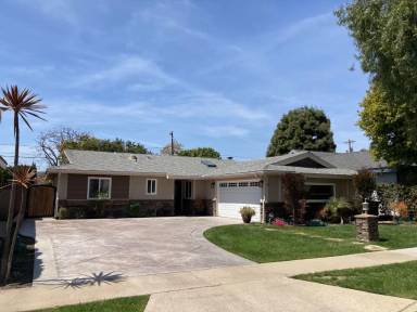 Main picture of 11771 Cherry St