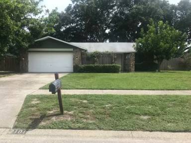 Main picture of 2101 Sun Tree Dr
