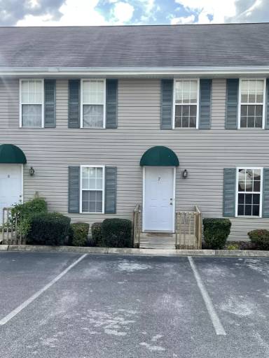 Main picture of 24 Lake Village Ct