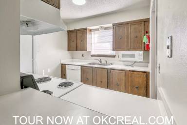 Main picture of 1223 Lakecrest Dr