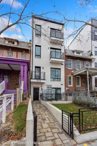 Main picture of 1202 Longfellow St NW
