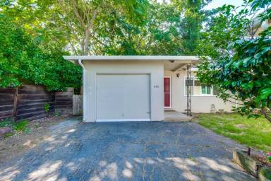 Main picture of 635 Cambridge Ave