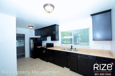 Main picture of 537 S Navajo St