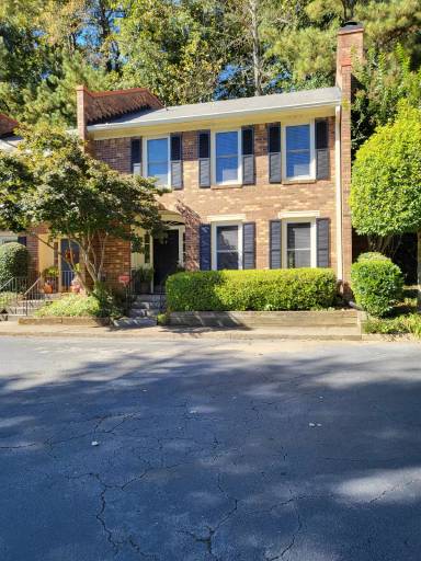 Main picture of 9 King James Pl NE