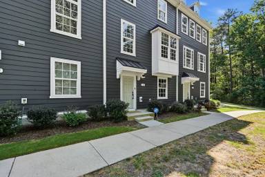 Main picture of 131 Callowhill Ln