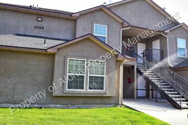Main picture of 1029 W Pine Ave