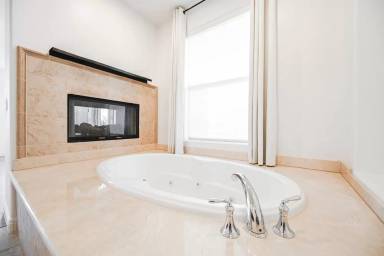 Main picture of Fairway Hills in The Ridges