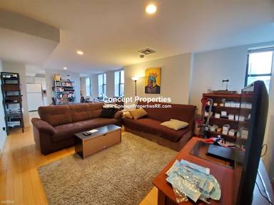 Main picture of 1661 Washington St