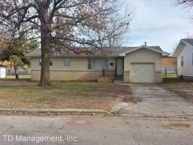 Main picture of 1924 S Wedgewood Ave