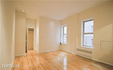 Main picture of 302 E 19th St