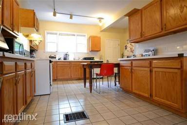 Main picture of 10 Woodmont St