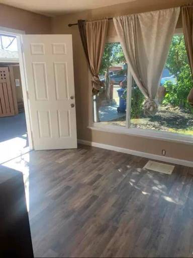 Main picture of 3856 Lassen Dr