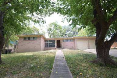 Main picture of 2805 W Avenue P
