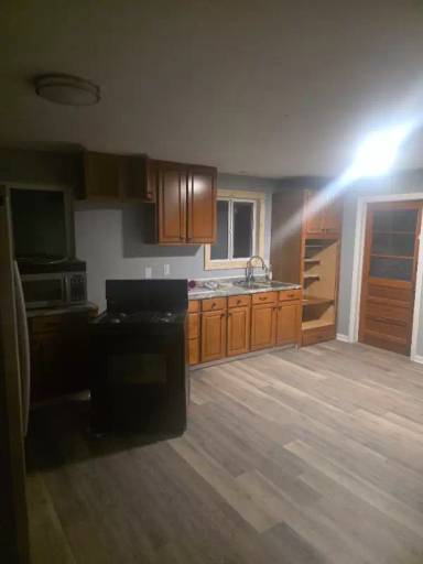 Main picture of 2409 E 8th St